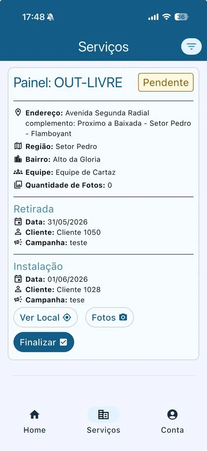 Tela de serviços do app AJORS.OOH com os dados do painel, a equipe responsável e as ações de ver local, anexar fotos e finalizar
